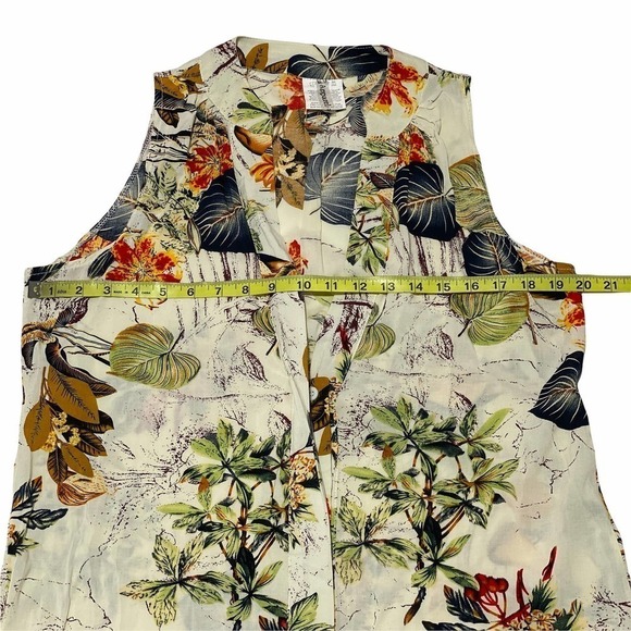C Apparel Sleeveless V-Neck Floral Print Button Down High Low Blouse - Picture 7 of 11
